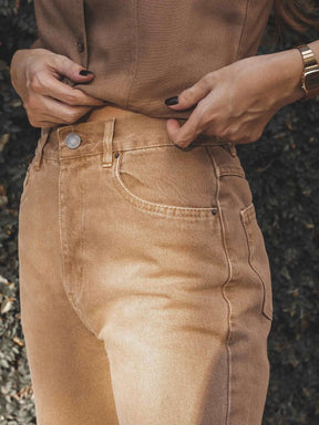 Calça Jeans Reta Araçá Marrom Claro