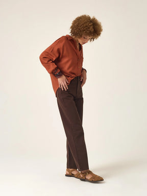 Calça Jeans Reta Araçá Marrom Escuro