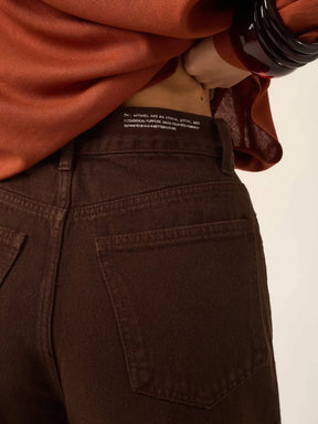 Calça Jeans Reta Araçá Marrom Escuro